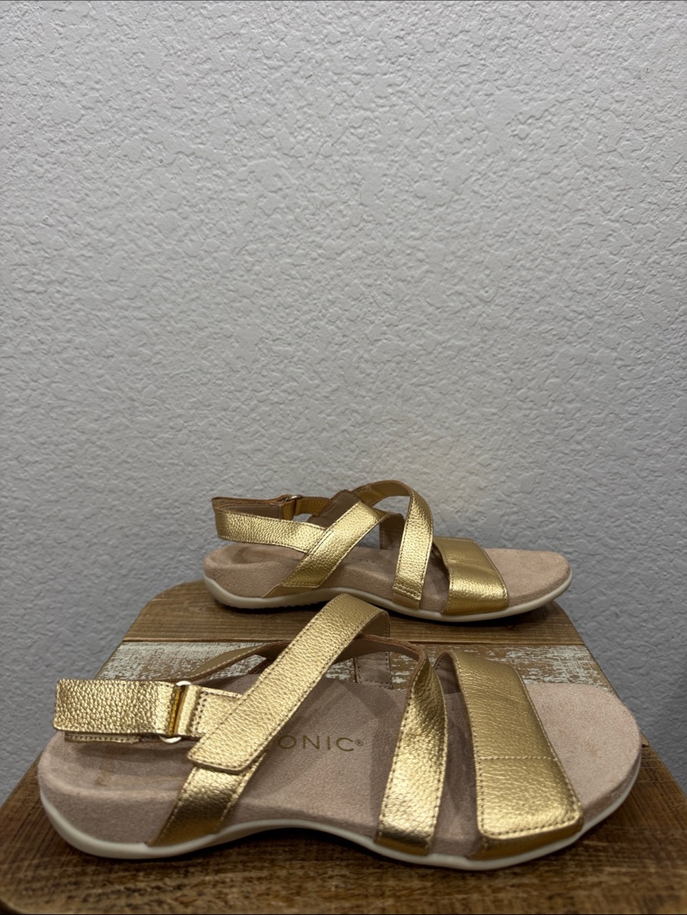 Vionic Raya Gold Metallic Sandals Size 8.5 - Picture 2 of 7